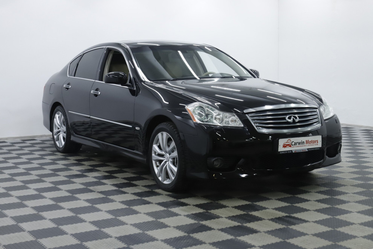 Infiniti M